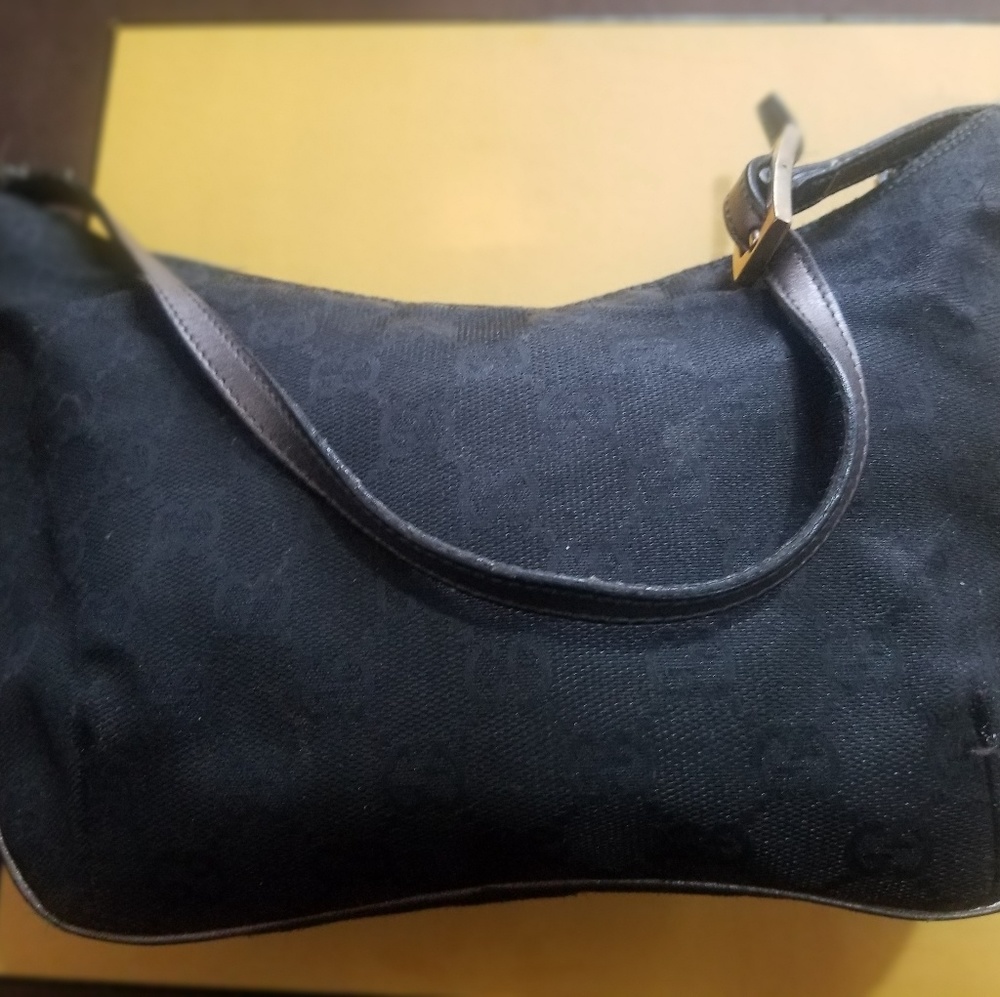AUTHENTIC SMALL GUCCI BLACK HANDBAG